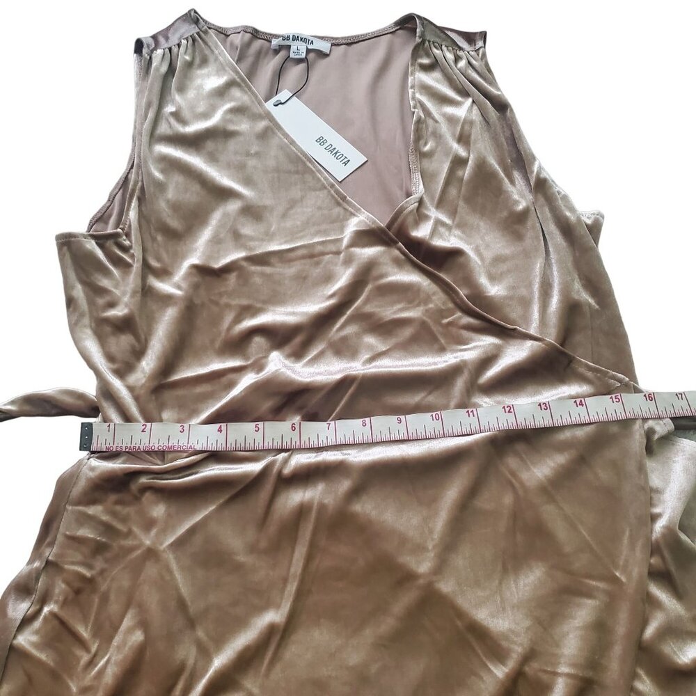 Bb Dakota women mini dress Size Large sleeveless Pale Gold Wrap Ruffle Velvet - Picture 8 of 16